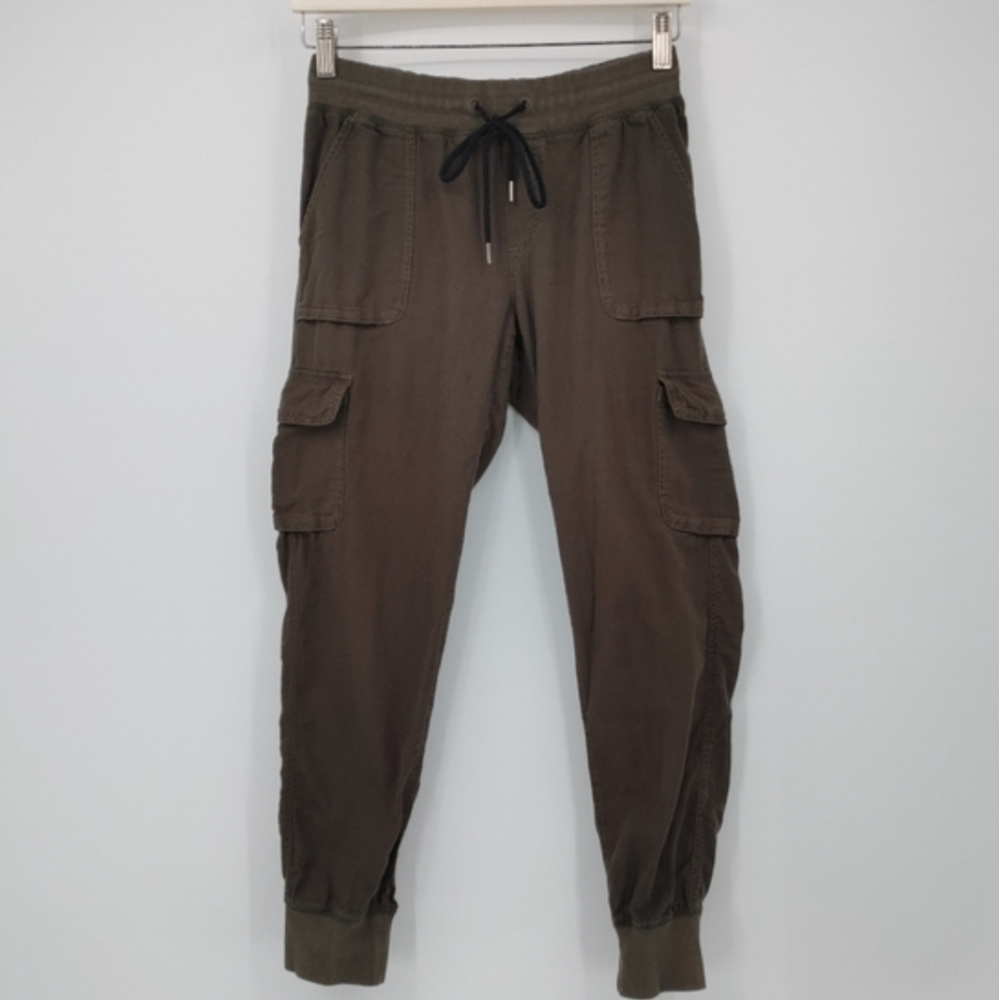 Aritzia green jogging pant